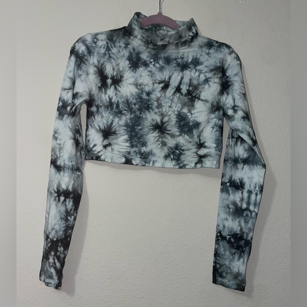 Tie-Dye Long Sleeve Crop Top